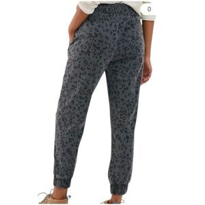 Anthropologie Cloth & Stone Gray Leopard Print Jogger Pants Size XSP